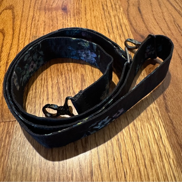 Lug 1.5” Crossbody Strap - Bouquet Black - Picture 3 of 3